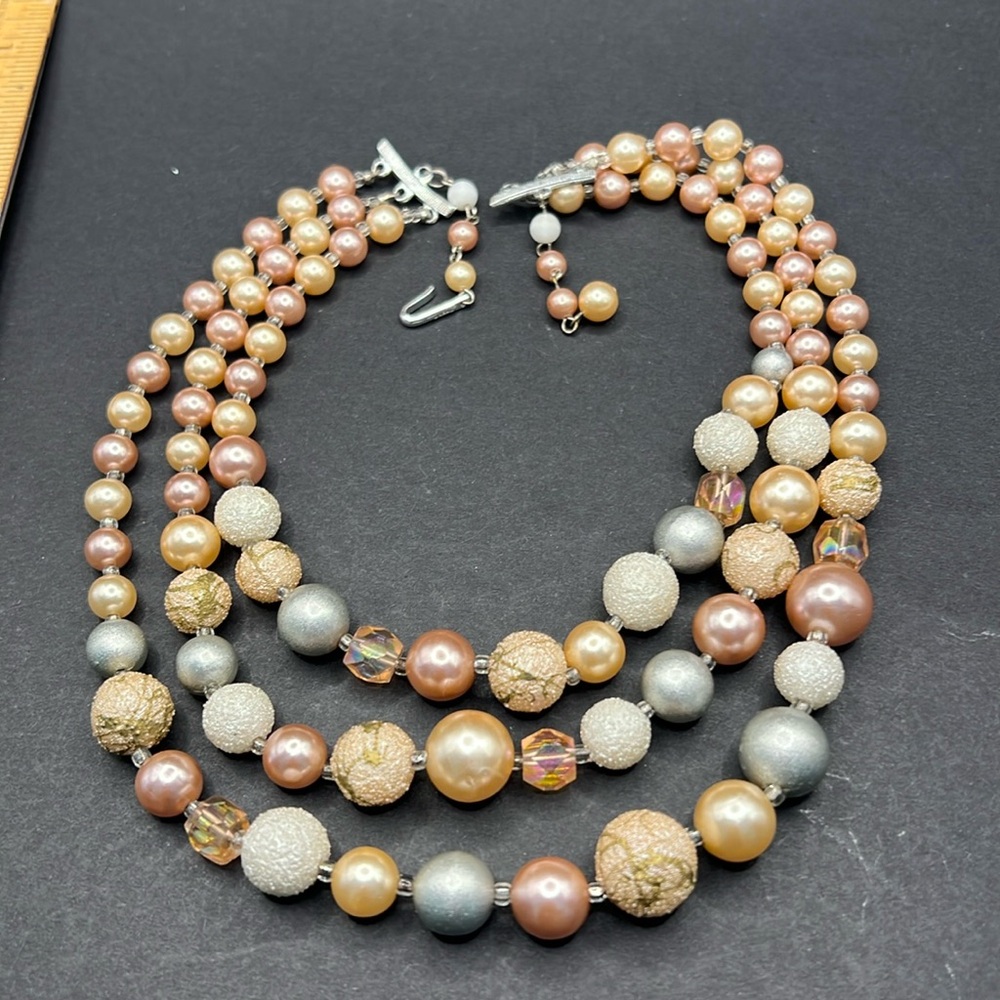 Vintage Japan  faux pearl necklace
